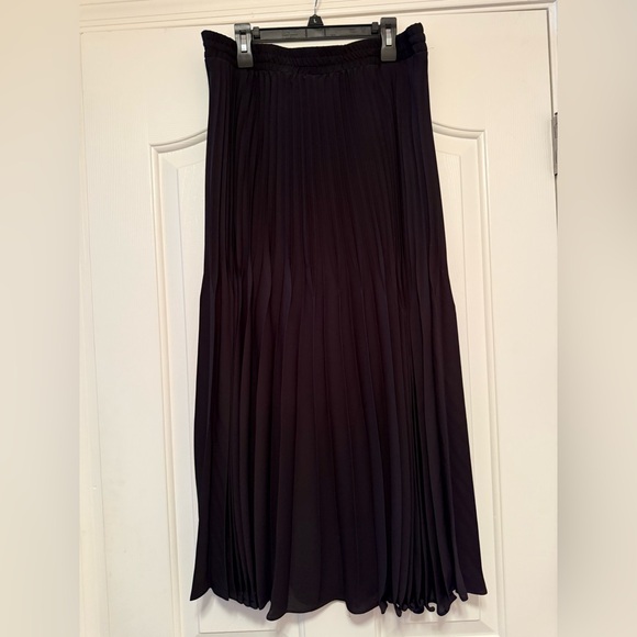 Max Studio Black A-Line Midi Skirt with Permanent Pleats, Size Large, NWT - Picture 4 of 5